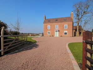 Exterior - Daniels Farmhouse (Worcester)
