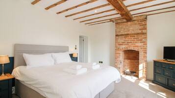 6 bedrooms, individually decorated, individually furnished, free WiFi