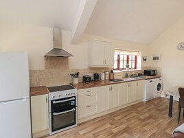 Refrigerador, lavavajillas, tetera/pava eléctrica, tostadora