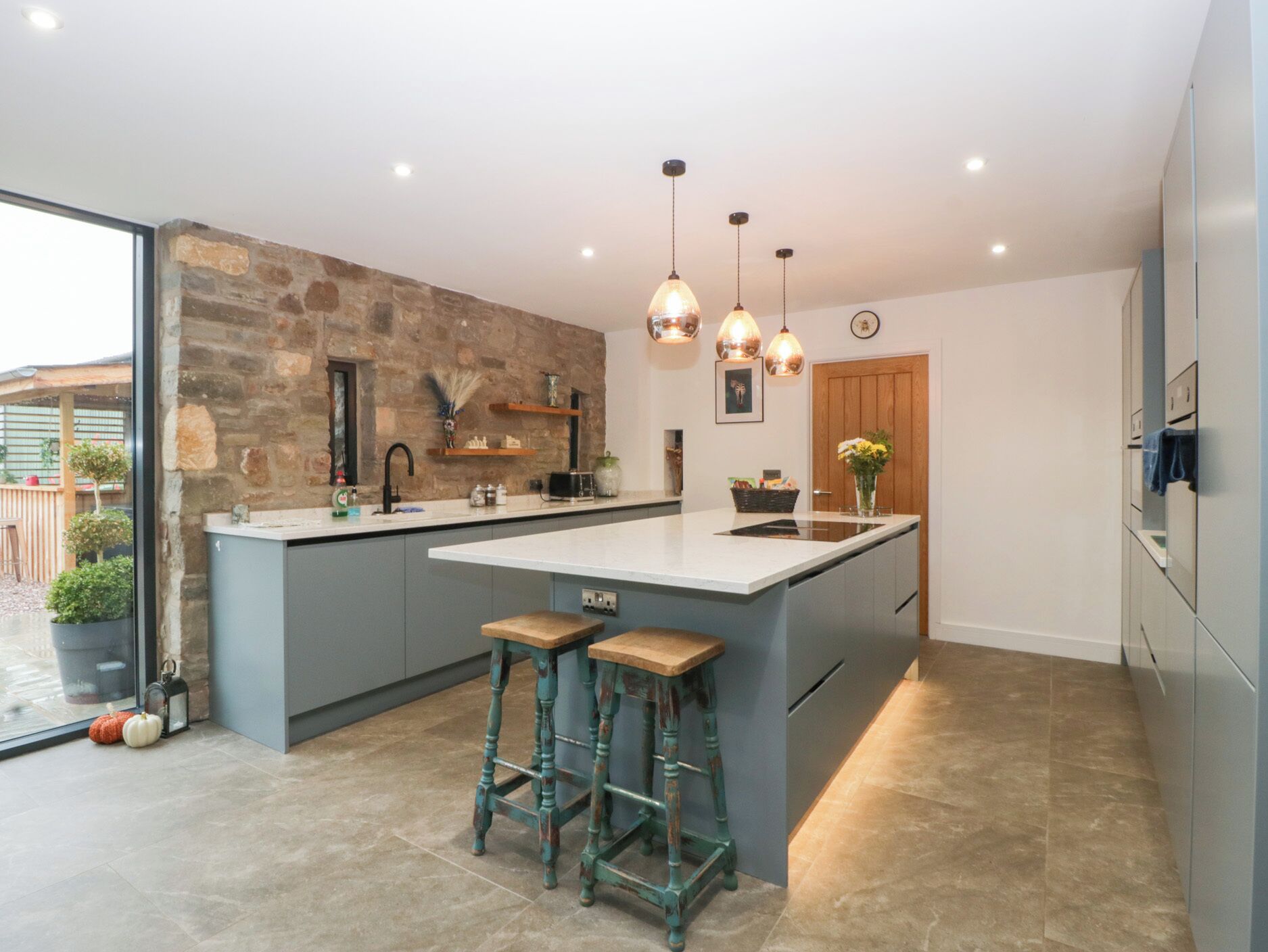 Cottage | Private kitchen | Fridge, dishwasher, toaster, cookware/dishes/utensils