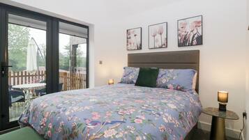 Cottage | 2 bedrooms, individually decorated, individually furnished, free WiFi