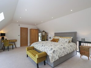 2 bedrooms, individually decorated, individually furnished, free WiFi