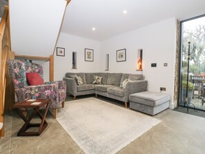 Cottage | Living area - The Hay Barn (Gloucester)