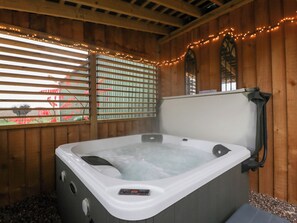 Cottage | Bồn tắm spa trong nhà