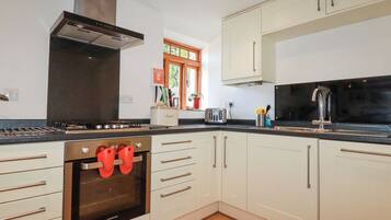 Dishwasher, cookware/dishes/utensils