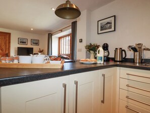 Lave-vaisselle, batterie de cuisine, vaisselle et ustensiles