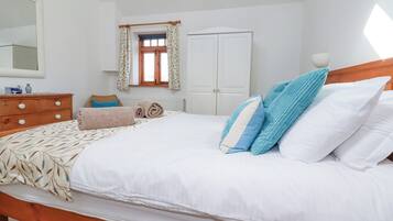 2 bedrooms, individually decorated, individually furnished, free WiFi