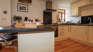 Dishwasher, electric kettle, cookware/dishes/utensils