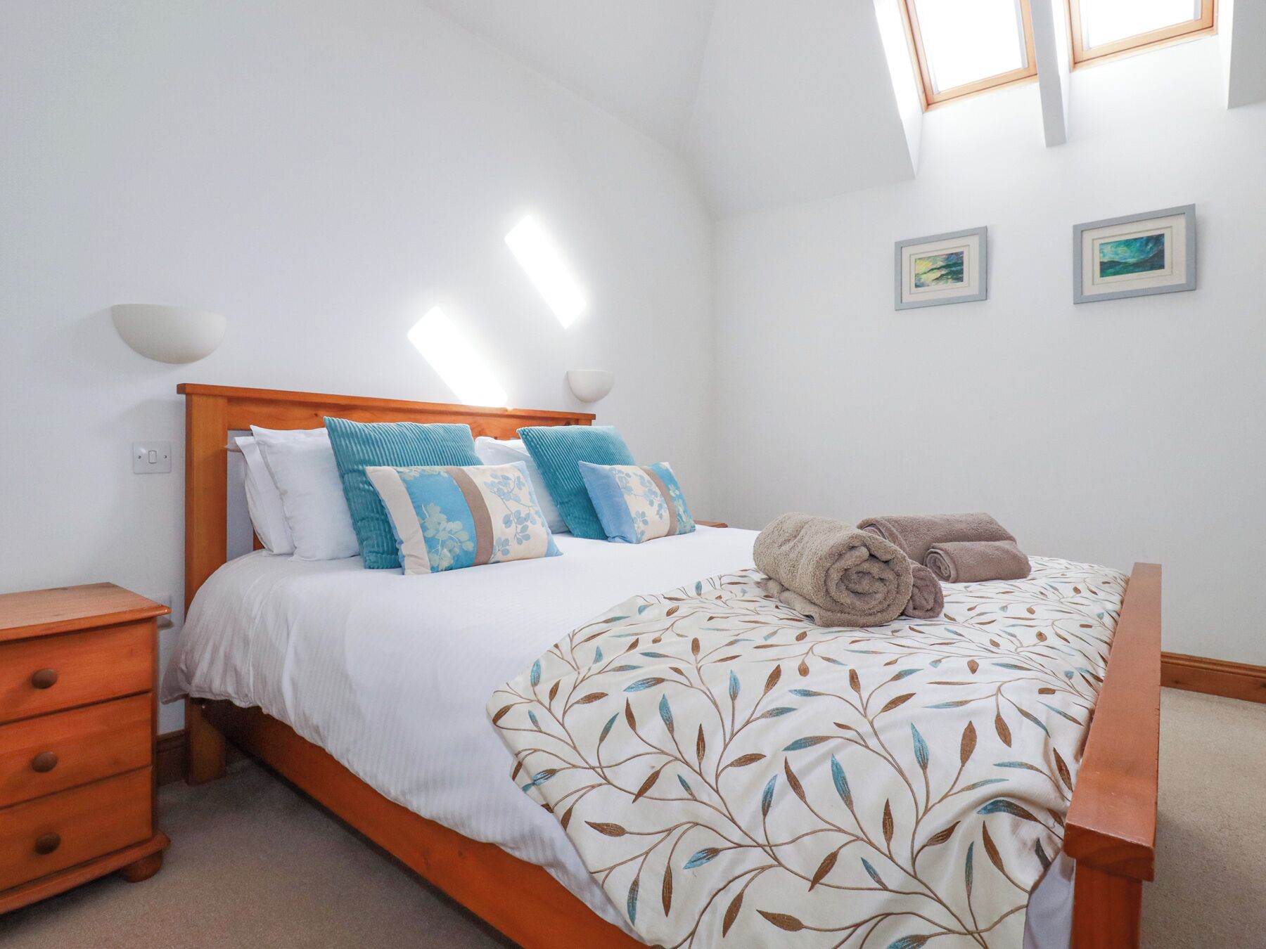 2 室のベッドルーム、客室ごとに異なる装飾、客室ごとに異なるインテリア、WiFi (無料)