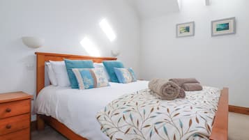 2 bedrooms, individually decorated, individually furnished, free WiFi