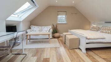 1 bedroom, individually decorated, individually furnished, free WiFi