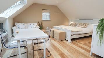 1 bedroom, individually decorated, individually furnished, free WiFi