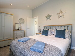 2 bedrooms, individually decorated, individually furnished, free WiFi - Number 43 The Poplars (King's Lynn)