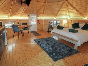 1 bedroom, individually decorated, individually furnished, free WiFi