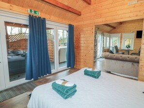 1 Schlafzimmer, individuell dekoriert, individuell eingerichtet