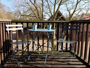 Cottage | Outdoor dining - Woodland Retreat Lodge (Woodbridge)