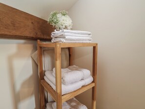 Interior - Woodland Retreat Lodge (Woodbridge)