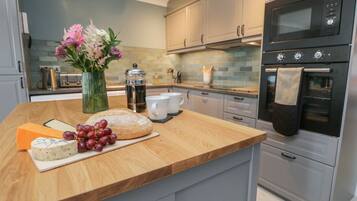 Fridge, dishwasher, electric kettle, toaster