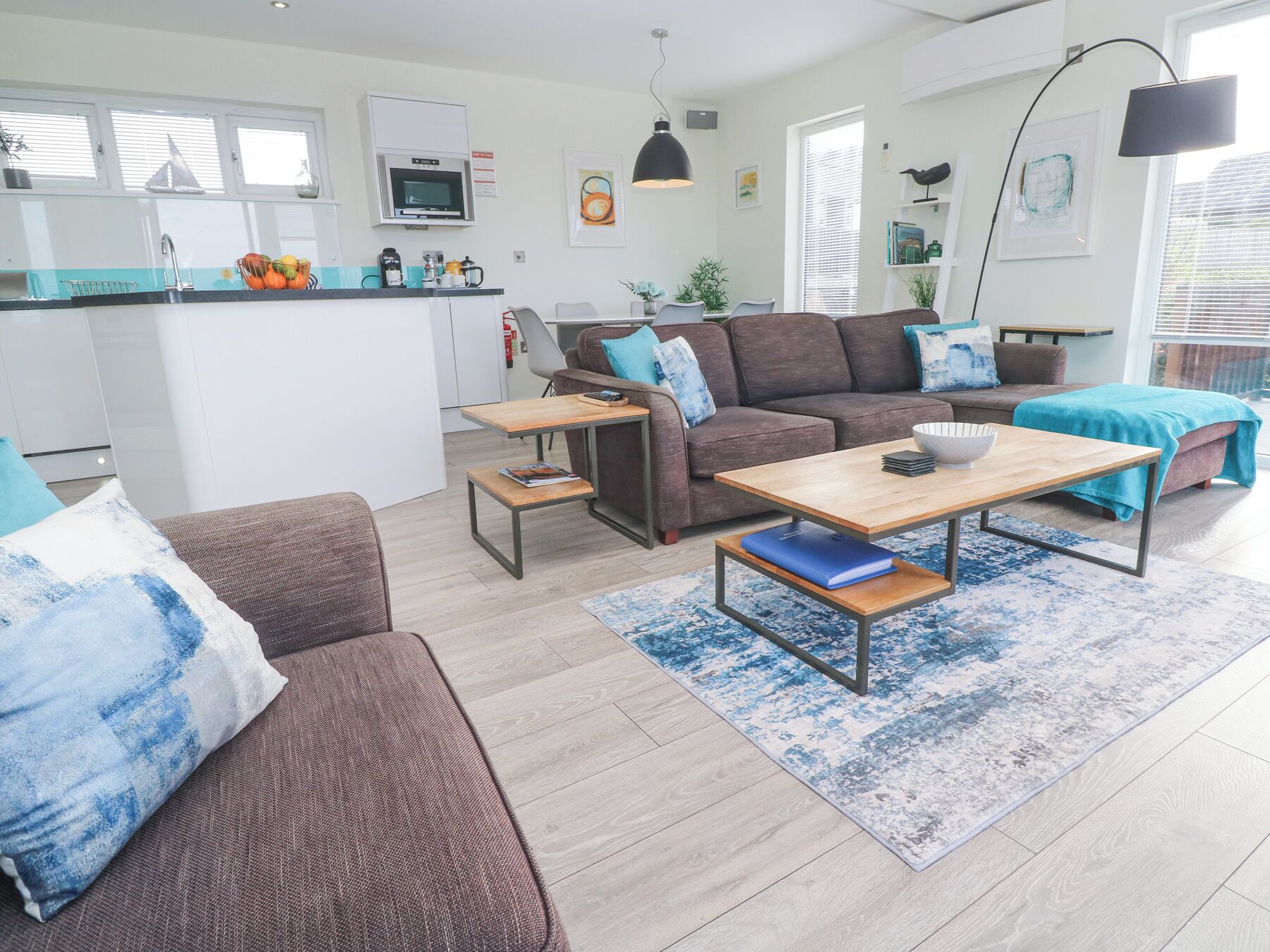 Cottage | Living area | Fireplace