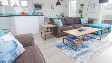 Cottage | Living area | Fireplace