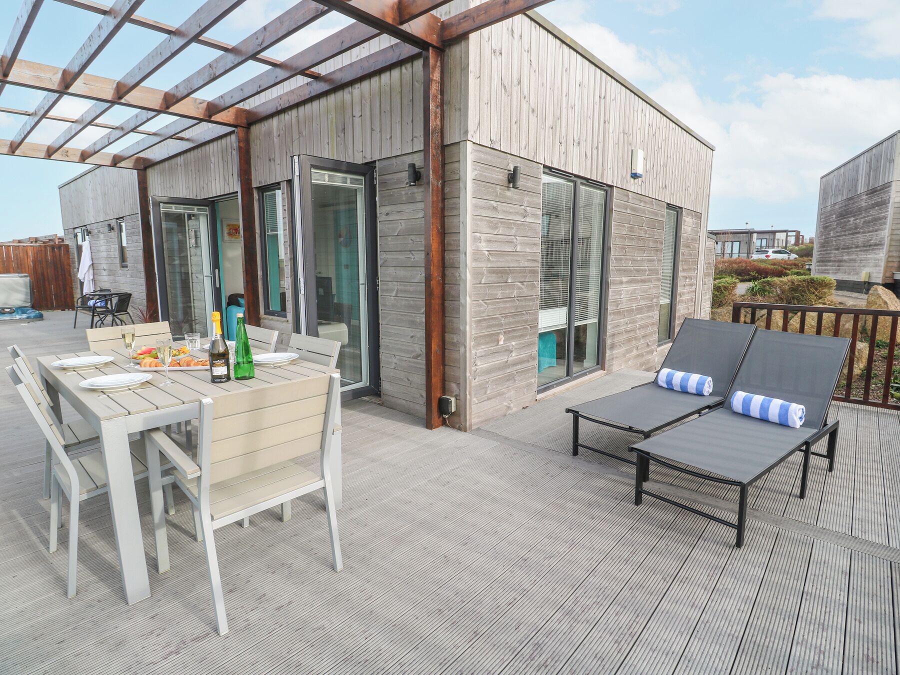 Cottage | Outdoor dining