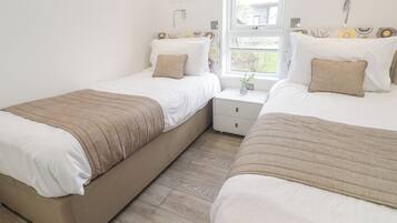 Cottage | 3 bedrooms, WiFi (free), individually decorated, individually furnished