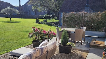 Cottage | Outdoor dining
