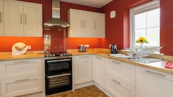 Fridge, dishwasher, electric kettle, toaster