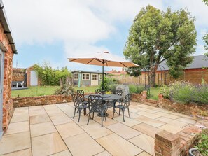 Outdoor dining - Malthouse Farm (King's Lynn)