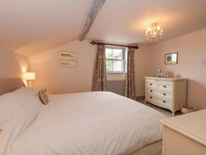 5 makuuhuonetta, yksilöllisesti sisustettu, yksilöllisesti kalustettu