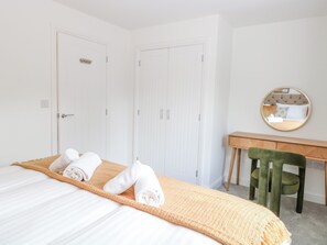 2 bedrooms, individually decorated, individually furnished, free WiFi