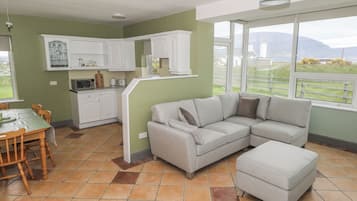 Cottage | Living area