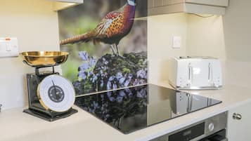 Fridge, dishwasher, electric kettle, cookware/dishes/utensils
