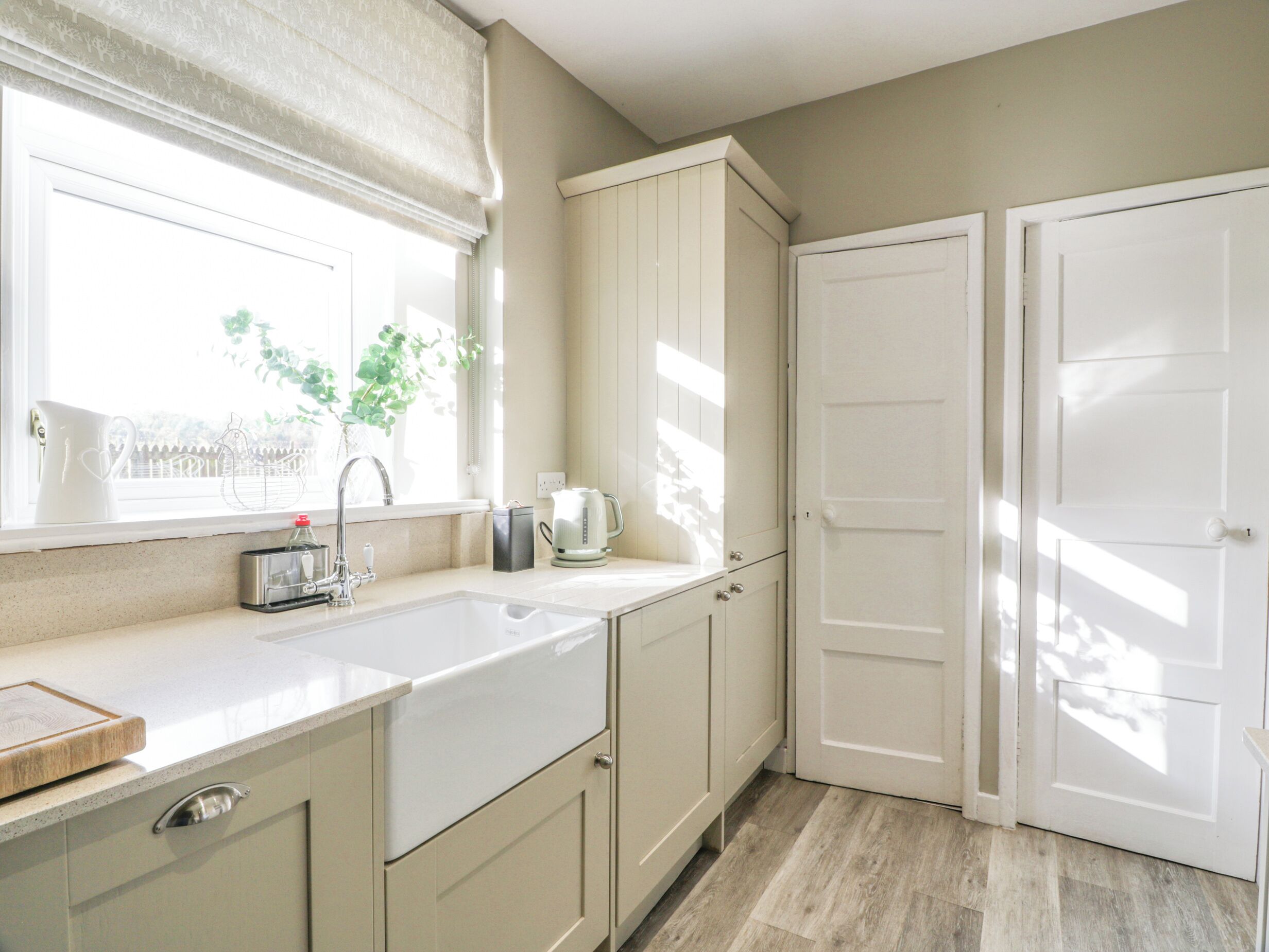 Fridge, dishwasher, electric kettle, cookware/dishes/utensils