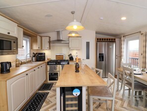 Dishwasher, cookware/dishes/utensils