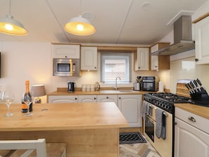 Fridge, microwave, dishwasher, toaster - Kingfisher Lodge 36 (Evesham)