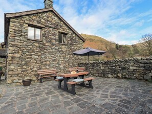 Outdoor dining - Low Wood View (Penrith)