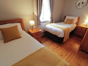 2 bedrooms, individually decorated, individually furnished - Ballard Cottage (Newry)