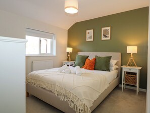 3 Schlafzimmer, individuell dekoriert, individuell eingerichtet