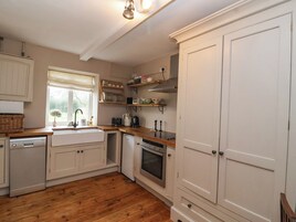 Frigorífico, lavavajillas, hervidor eléctrico y tostadora