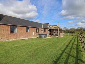 المنطقة المحيطة بالمنشأة