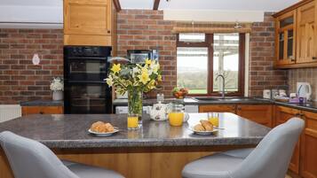 Dishwasher, cookware/dishes/utensils