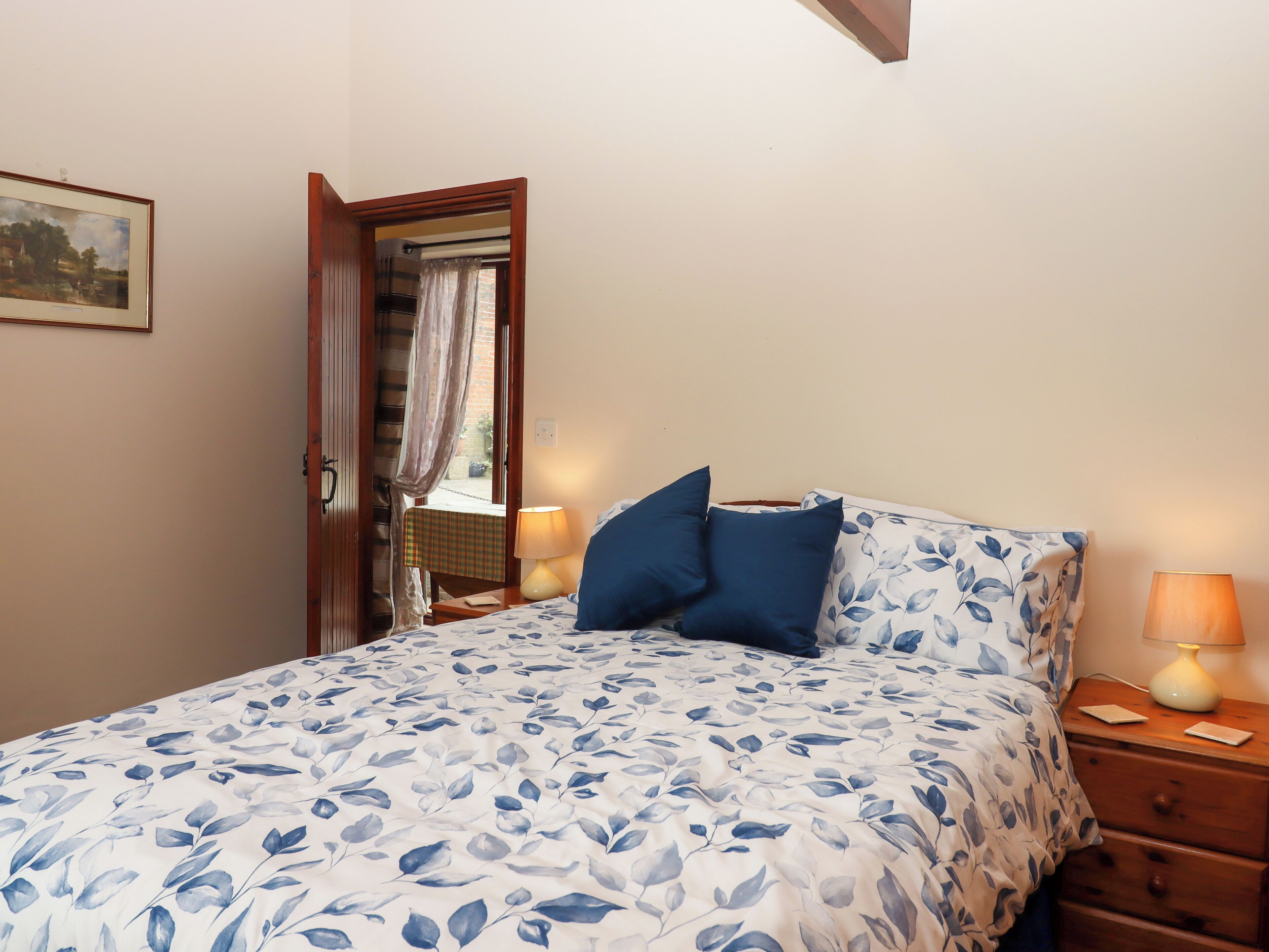 2 bedrooms, individually decorated, individually furnished, free WiFi