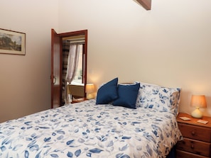 2 bedrooms, individually decorated, individually furnished, free WiFi