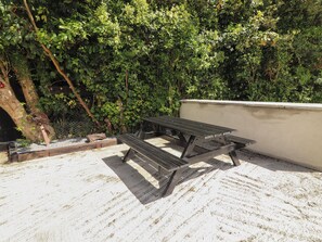 Outdoor dining - Hogans Cottage (Ennistimon)