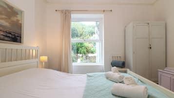 4 bedrooms, individually decorated, individually furnished, free WiFi