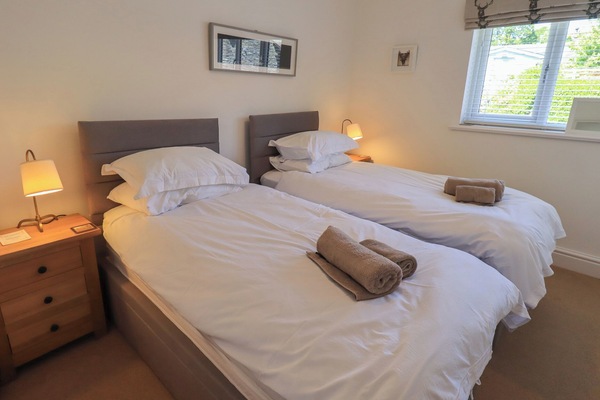 Cottage | 3 bedrooms, WiFi (free), individually decorated, individually furnished