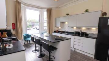 Ferienhaus | Eigene Küche | Geschirrspüler, Kochgeschirr/Geschirr/Besteck