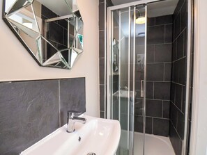 Cottage | Bathroom