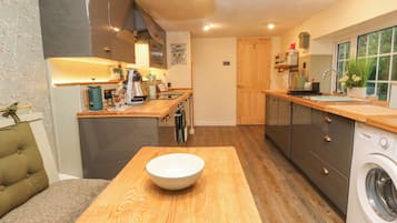 電冰箱、洗碗機、電熱水壺、烤麵包機